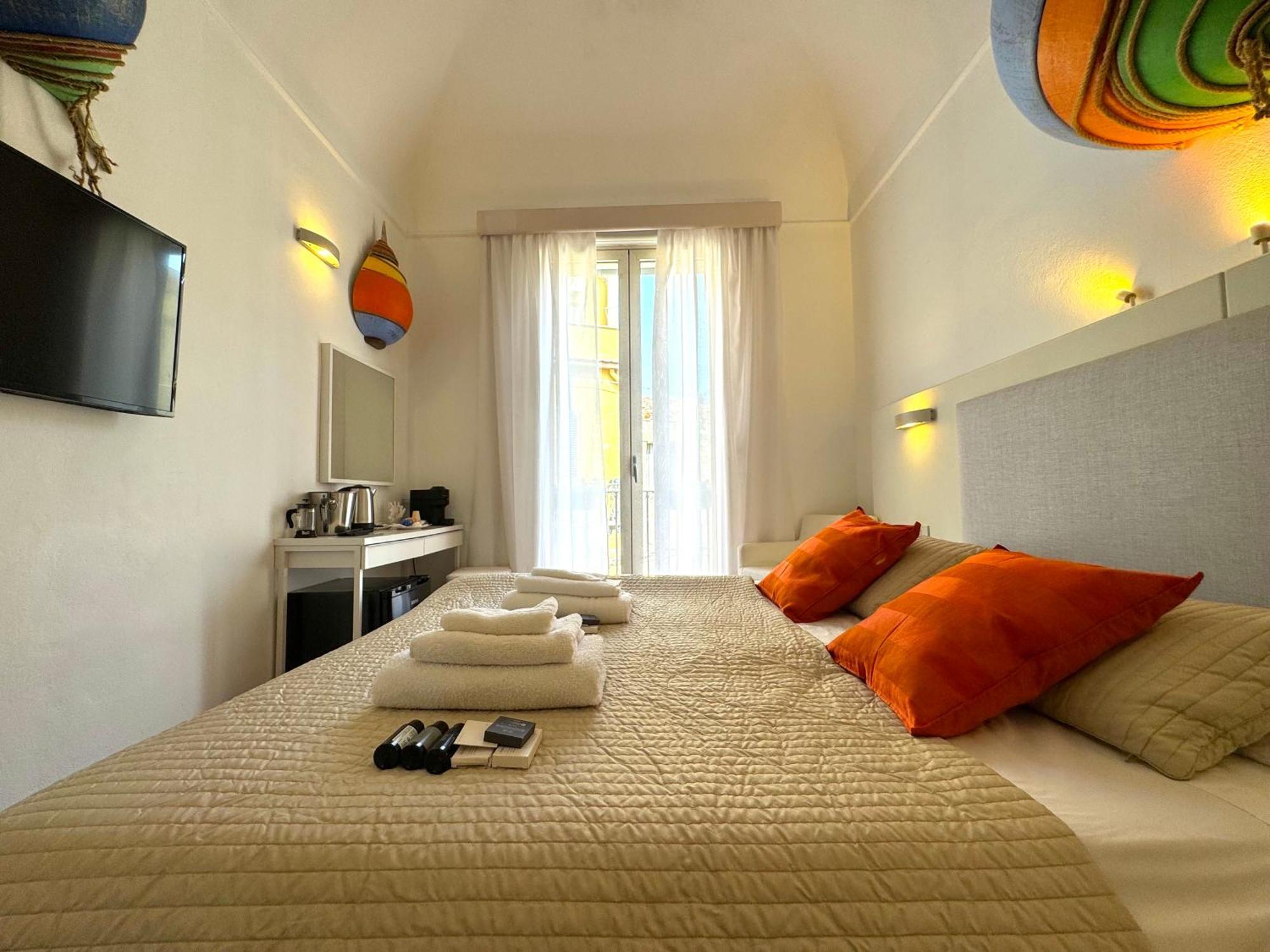 B&B Antichi Colori Чинізі Екстер'єр фото